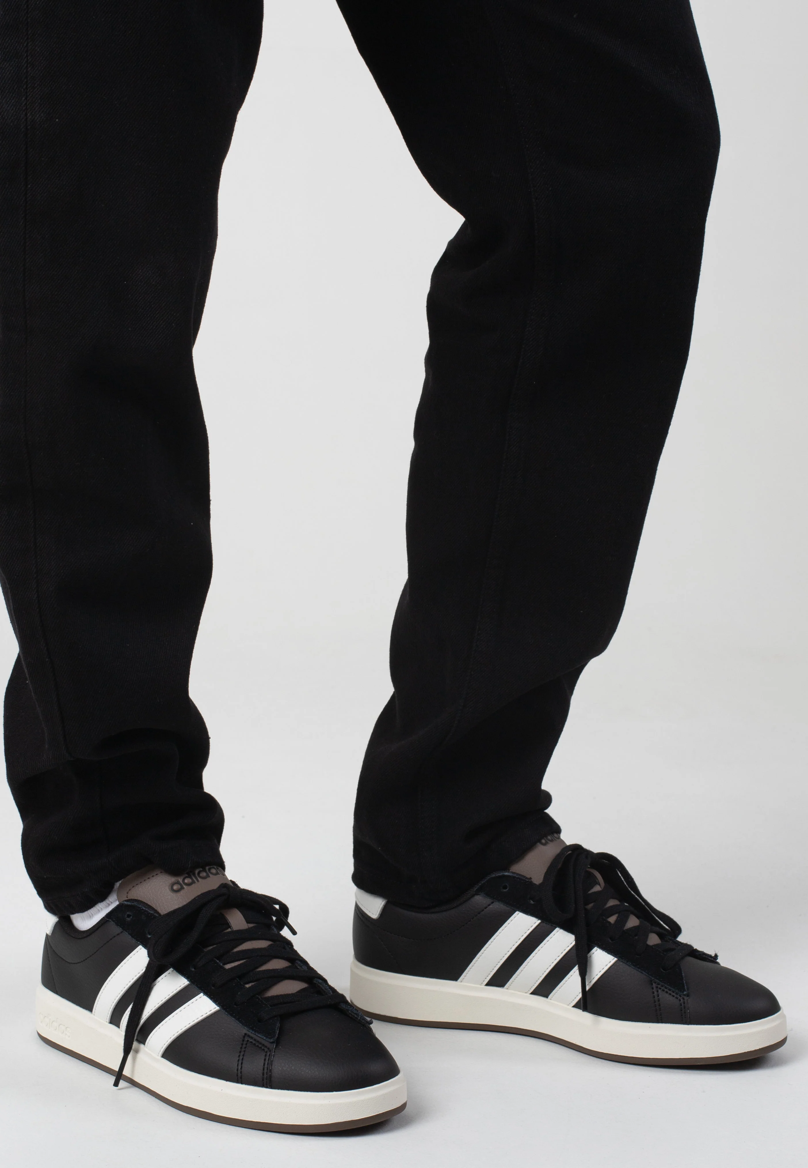 Grand Court 2.0 Cblack/Owhite/Earstr - Shoes - Image 2