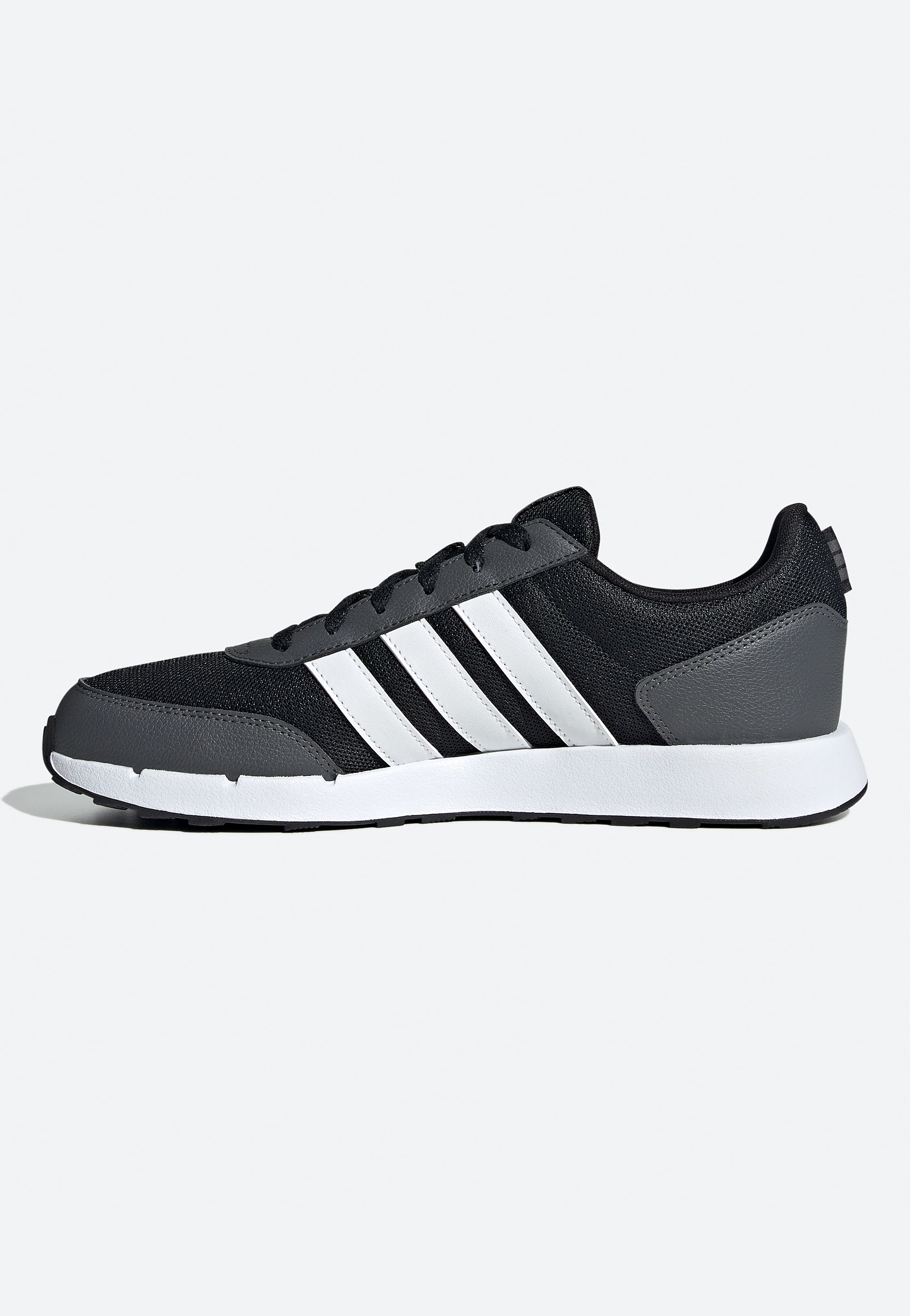 Run50S Cblack/Ftwwht/Gresix - Shoes - Image 5
