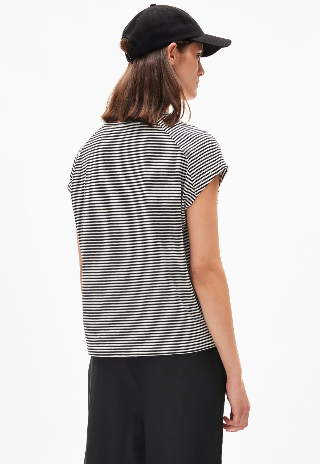 Oneliaa Lovely Stripes Black-Oatmilk - T-Shirt - Image 7