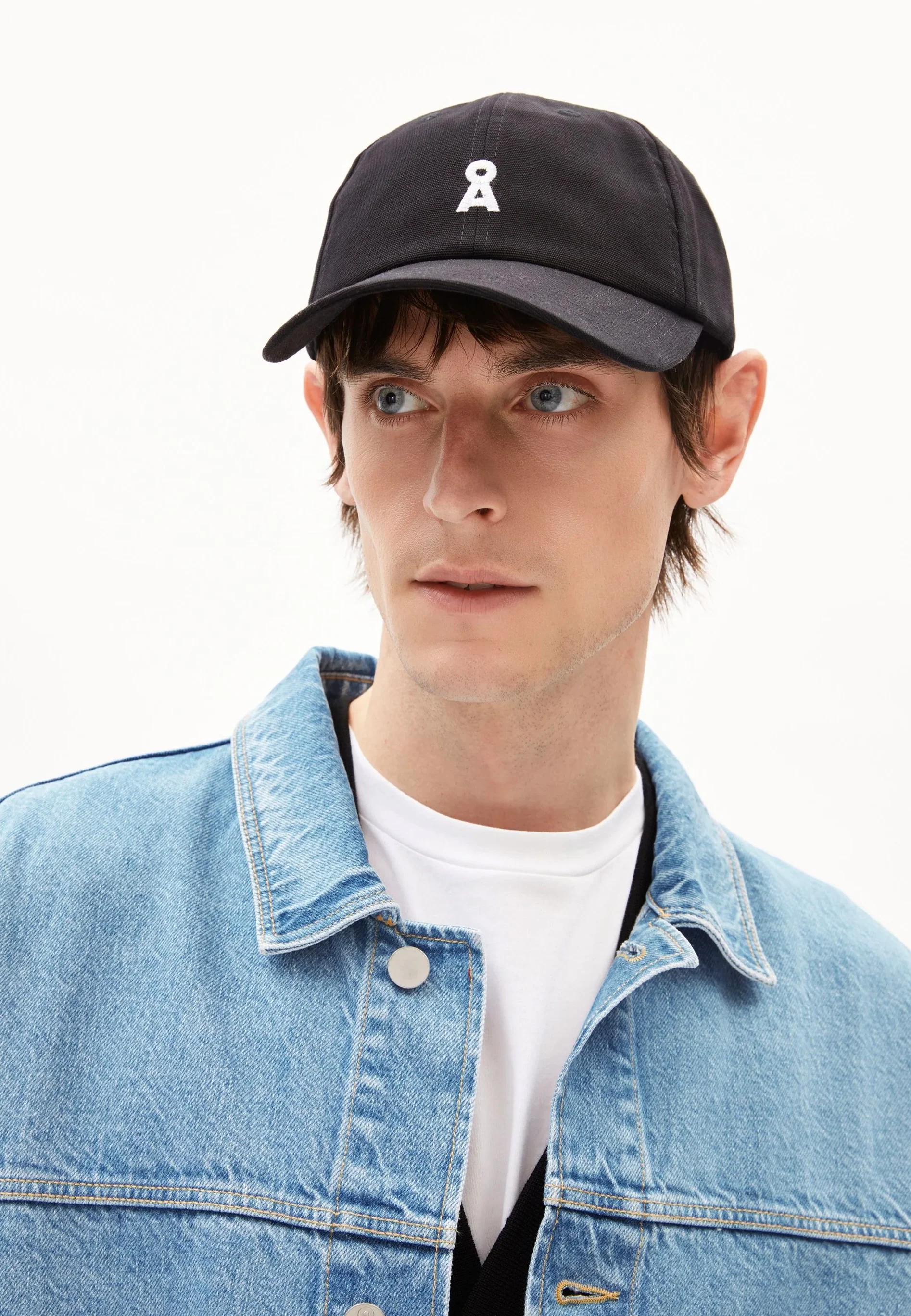 Yenaas Bold Black - Cap - Image 2