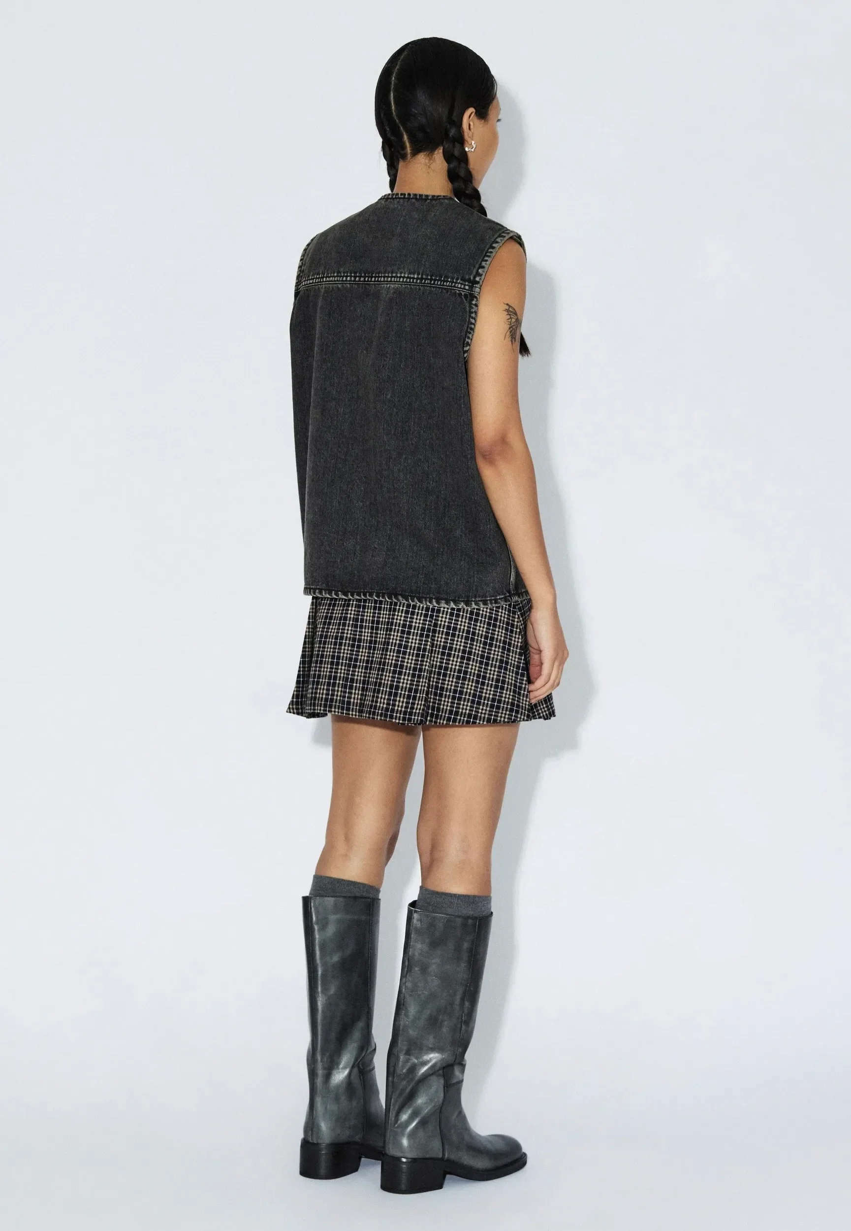 Enver Worker Aged Black - Vest - Image 12