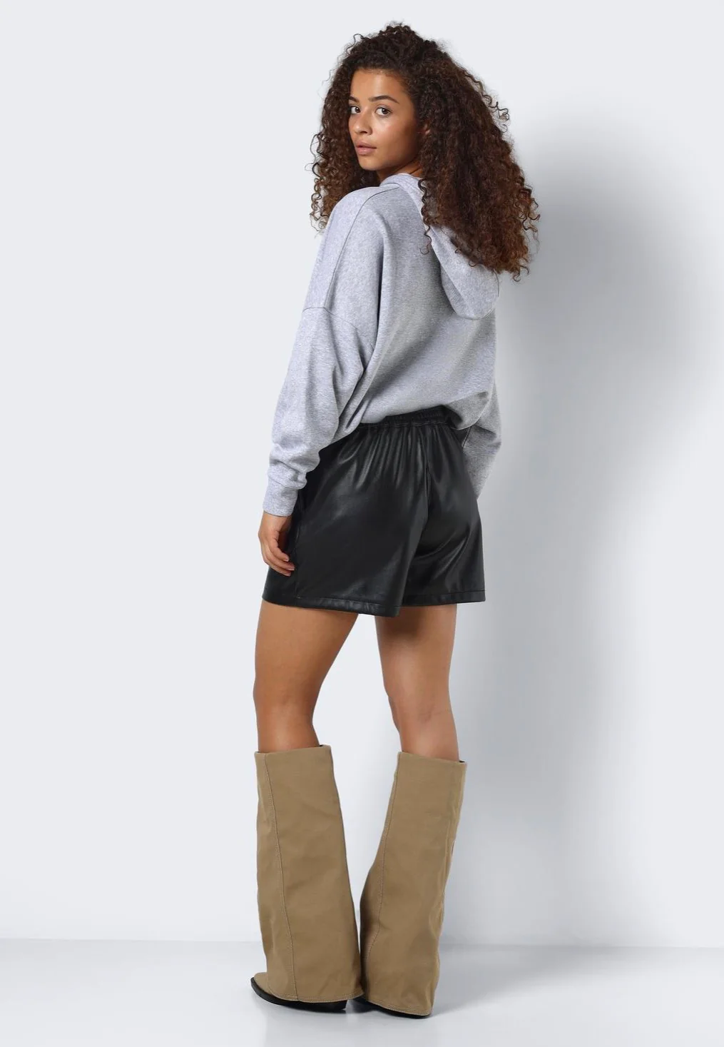 Andy Pu Black - Shorts - Image 4