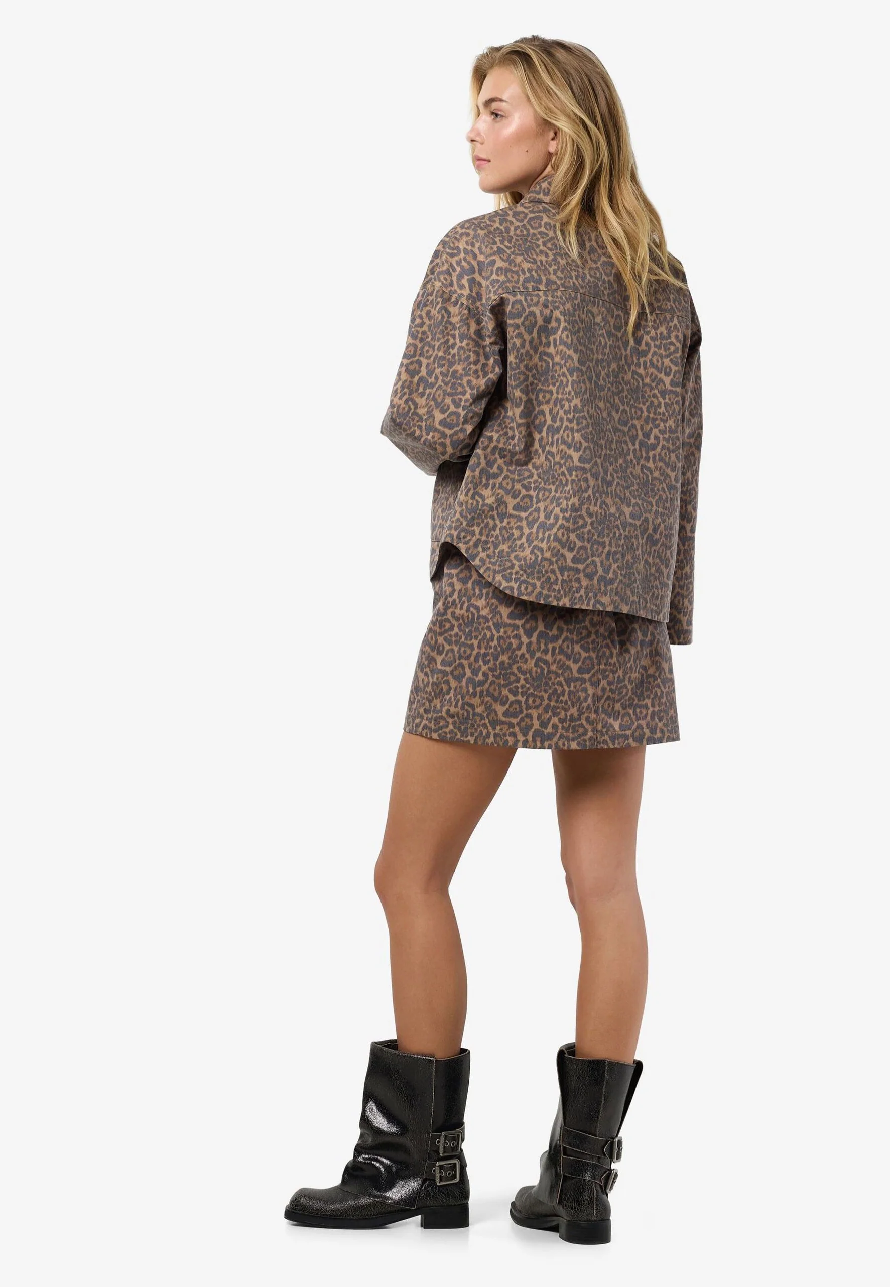 Hill Monks Robe Leo - Jacket - Image 3