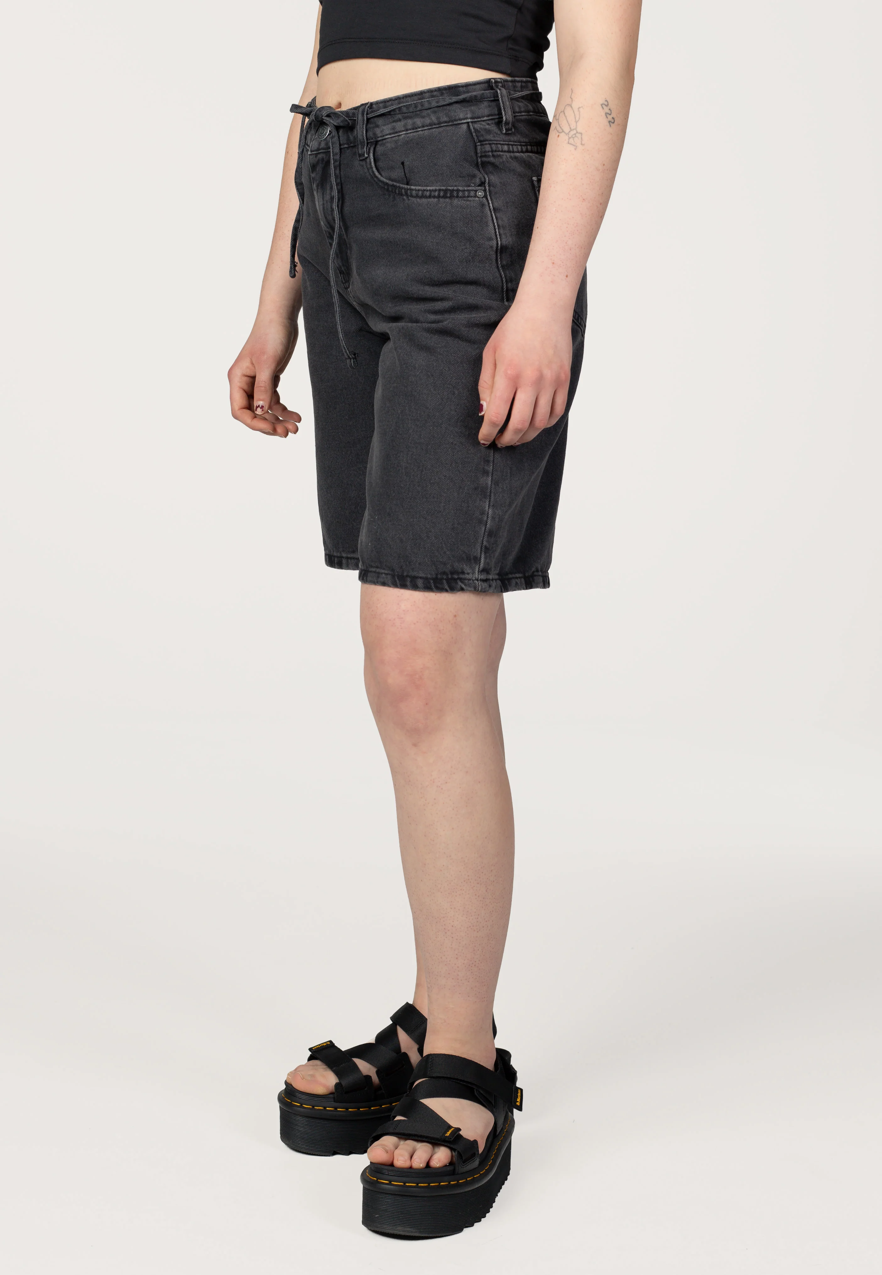 Maisy Loose Black Denim - Shorts - Image 4