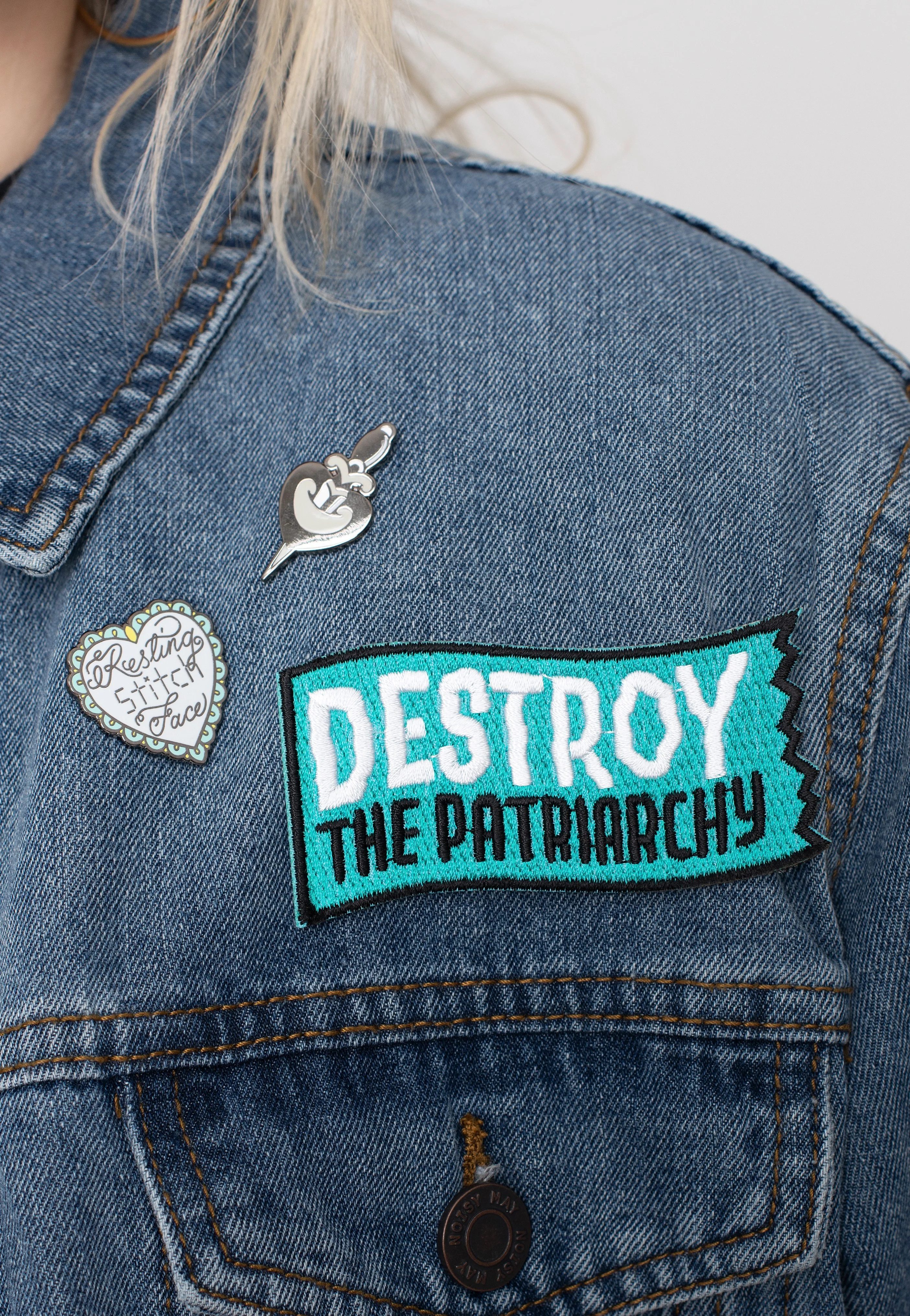 Resting Stitch Face - Pin - Image 4