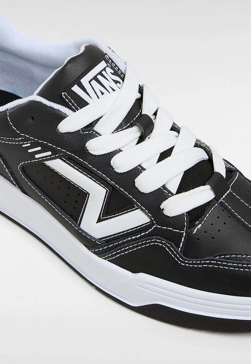 Upland Black/White - Shoes - Image 3