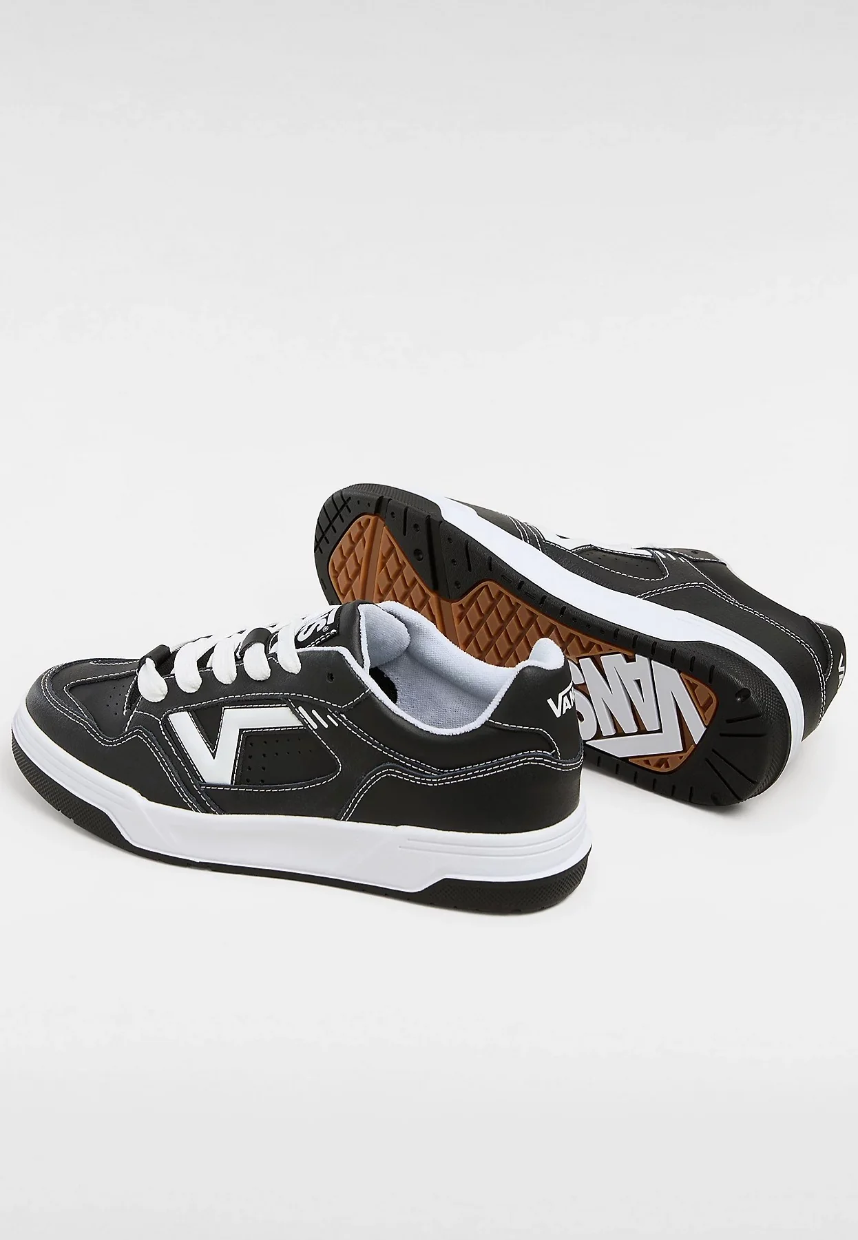 Upland Black/White - Shoes - Image 4