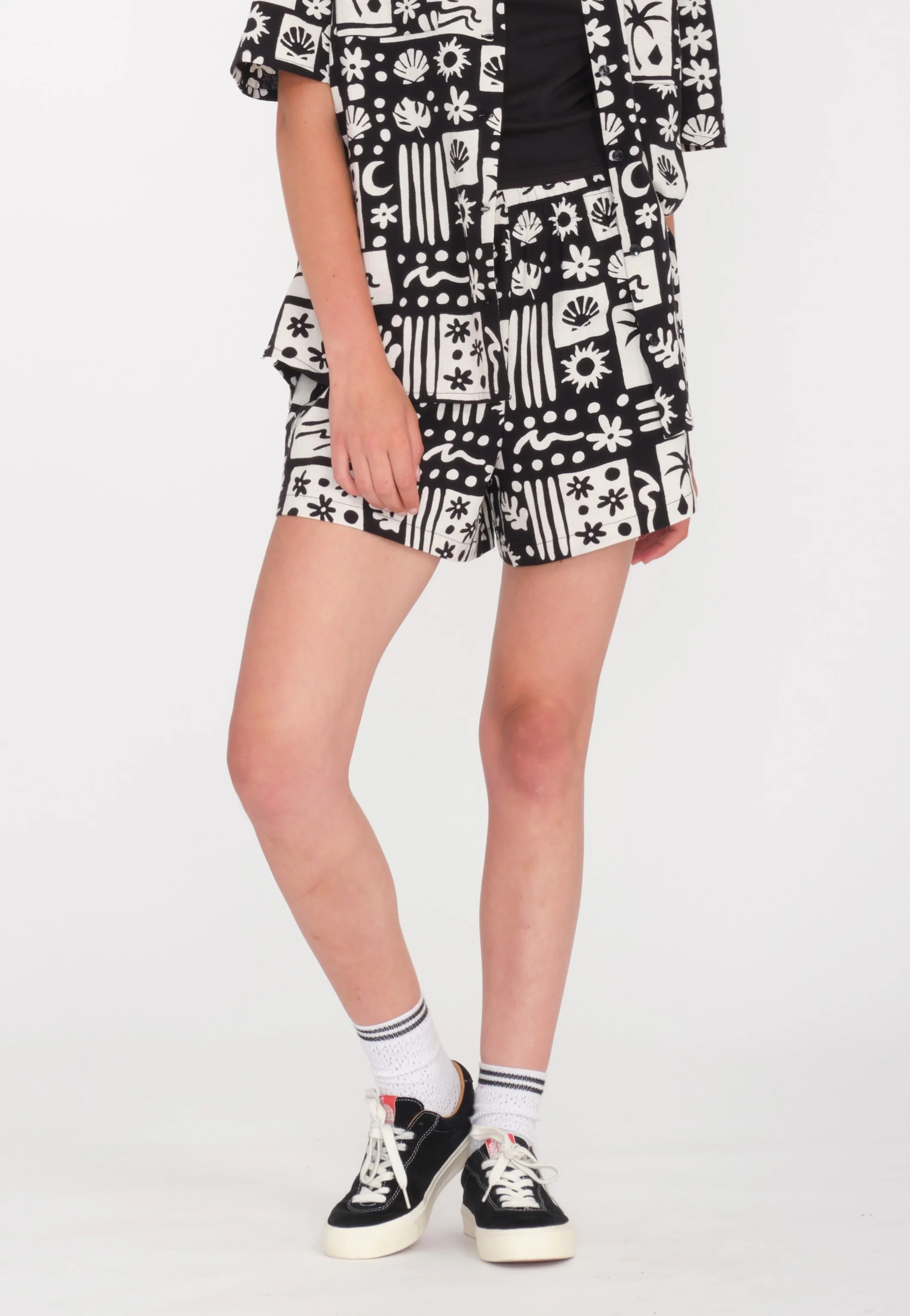 Sunny Wild Black - Shorts - Image 3
