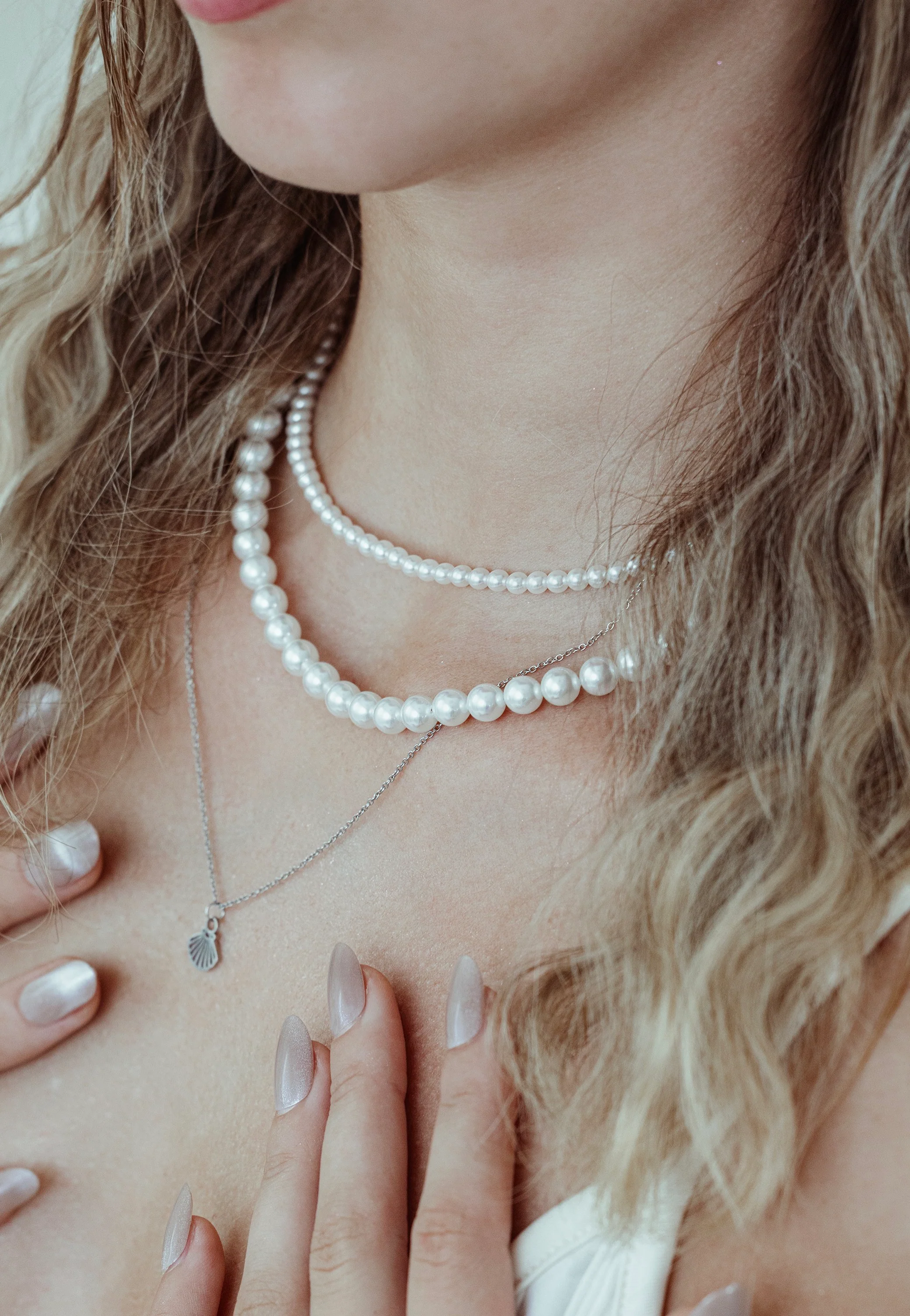 Small Synthetic Pearl Silver - Necklace - Image 2